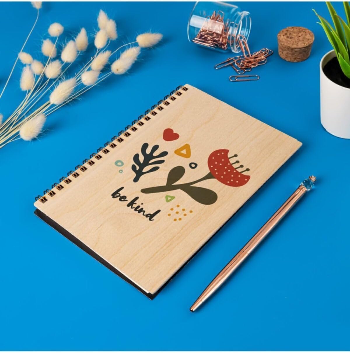 Be Kind Çiçek Tasarımlı 8 Cm X 12 Cm Ölçülerinde Çizgisiz 48 Yaprak Ahşap Kapaklı Defter