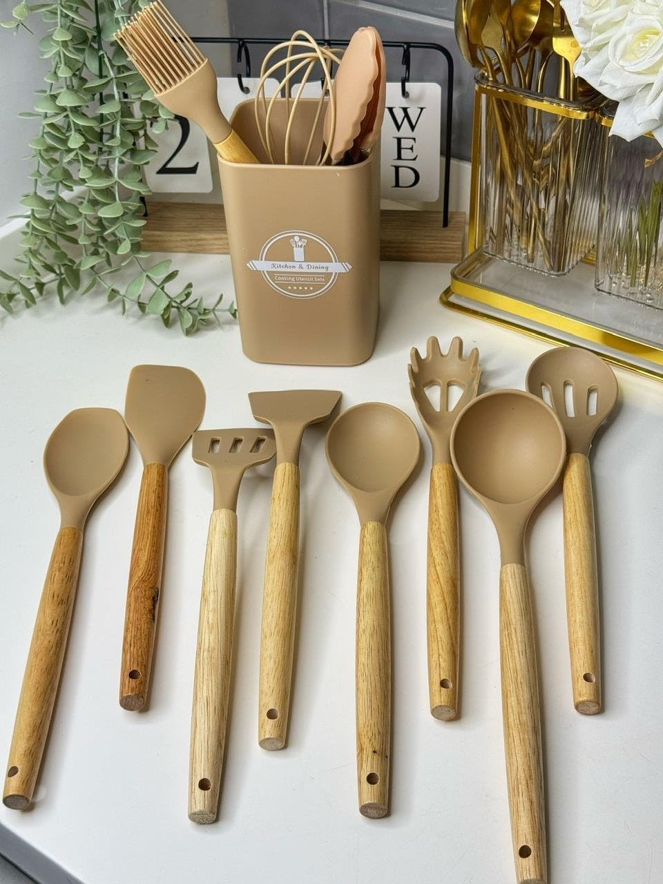 11 Parça Silikon Mutfak Seti - Bambu Saplı Kaşık, Spatula, Kevgir, Kepçe, Maşa, Fırça, Çırpıcı + Kova Saklama Kutulu - Yüksek Isı Dayanıklı, Yapışmaz, Bulaşık Makinesine Uygun Mutfak Gereçleri