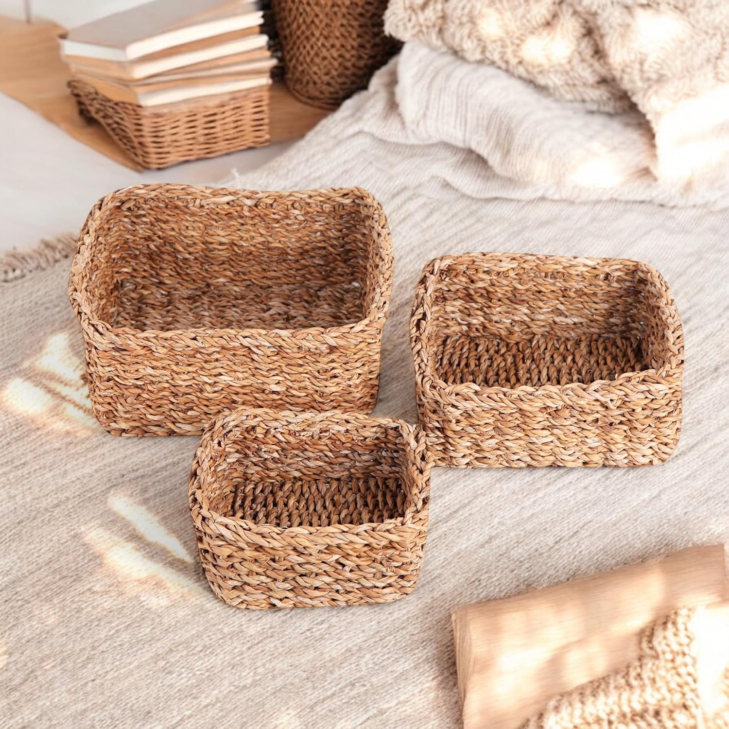 3&apos;lü El Yapımı Doğal Kare Rattan Düzenleyici Seti | 3&apos;lü Hasır Kare Organizer Seti – Dekoratif, Çok Amaçlı ve Dayanıklı Rattan Sepetler (26 * 26 * 12cm – 22 * 22 * 10cm – 18 * 18 * 8cm)